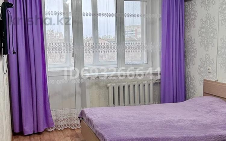 1-комнатная квартира · 35 м² · 6/9 этаж, мкр 4 4A за 9 000 ₸ в Уральске — фото 8