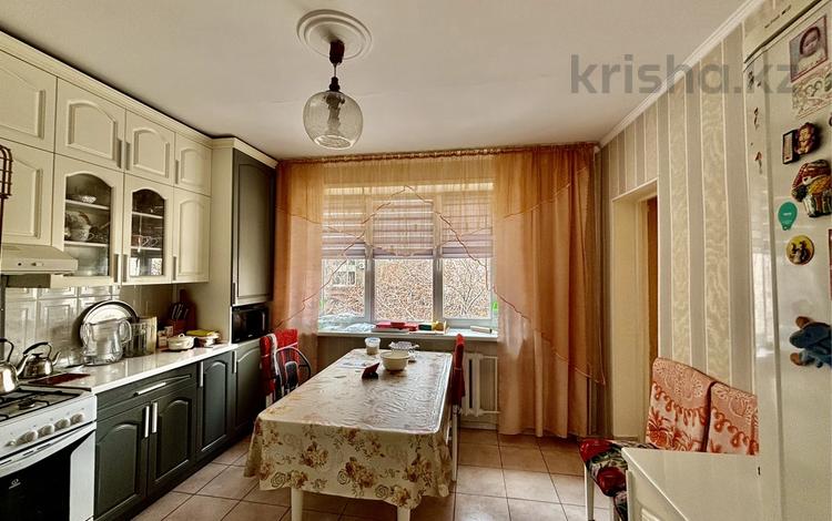 3-бөлмелі пәтер · 85.9 м² · 5/5 қабат, Кабанбай Батыра 66 — Зенкова, бағасы: 87 млн ₸ в Алматы, Медеуский р-н — фото 2