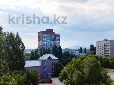 2-комнатная квартира · 52.8 м² · 6/9 этаж, ул. Антона Чехова 7 за 27 млн ₸ в Усть-Каменогорске, Ульбинский