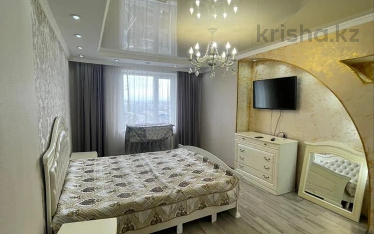 1-комнатная квартира, 45 м², 9/9 этаж посуточно, Жастар 2 — Конаева за 10 000 〒 в Талдыкоргане — фото 12