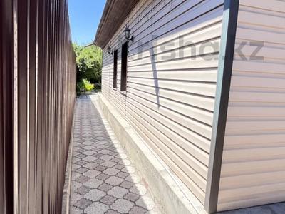 Отдельный дом · 4 комнаты · 100 м² · , Дулатова — Каржаубайулы за 65 млн ₸ в Семее