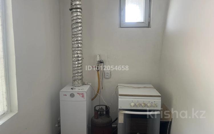 Отдельный дом · 3 комнаты · 36 м² · 2 сот., улица Нуркен Абдирова 36 — Напротив магазина Салтанат, ехать по асфальной дороге от магазина Супер Цена, 7 газовая арка за 70 000 ₸ в  — фото 2