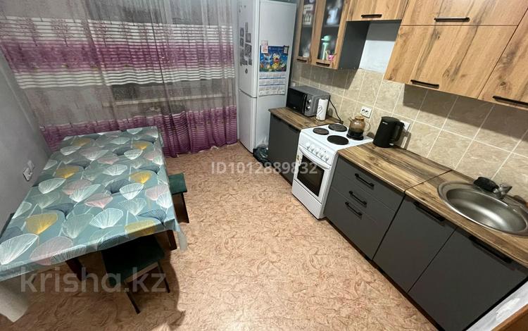 2-бөлмелі пәтер · 60 м² · 6/9 қабат, Байтұрсынов 65, бағасы: 200 000 ₸ в Семее — фото 2