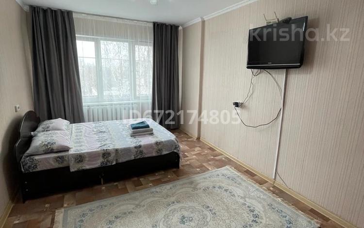 1-бөлмелі пәтер, 37 м², 5/5 қабат тәулігіне, Утепова 7, бағасы: 8 000 〒 в Усть-Каменогорске — фото 22