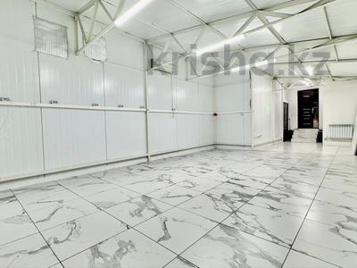 Свободное назначение, офисы, магазины и бутики, склады, общепит, салоны красоты, медцентры и аптеки, образование, развлечения, конференц-залы, кабинеты и рабочие места, студии · 55 м² за 400 000 〒 в Алматы, Бостандыкский р-н