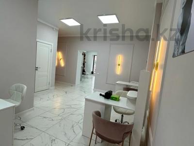 Свободное назначение, салоны красоты · 83.9 м² за 57 млн 〒 в Актобе, мкр. Алтын орда