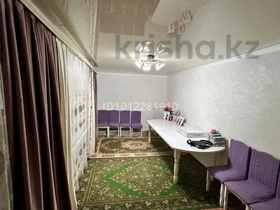 Отдельный дом · 4 комнаты · 100 м² · 10 сот., ул. Отан 21 за 25 млн ₸ в Актобе, мкр Акжар