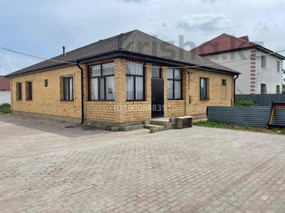 Жер үй мен саяжайлар в Акмолинской обл.: Жеке үй · 4 бөлме · 200 м² · 10 сот., Әл-фараби 11, бағасы: 47 млн 〒 Жеке үй · 4 бөлме · 200 м² · 10 сот., Әл-фараби 11, бағасы: 47 млн 〒 в Косшы