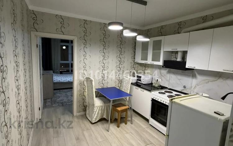 1-комнатная квартира · 33 м² · 8/10 этаж, Толе би 285 к11, 285/8 к12, 285/8 к13, 285/8 к14, 285/8 к15, 285/8 к16, 285/8 к17 за 240 000 ₸ в Алматы, Ауэзовский р-н — фото 2