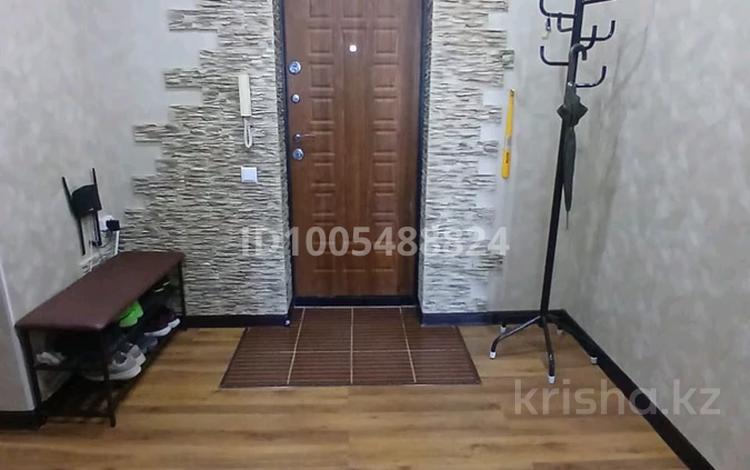 2-комнатная квартира · 54.6 м² · 8/10 этаж, мкр 11 106 — 11 микрорайон за 18.5 млн 〒 в Актобе — фото 2