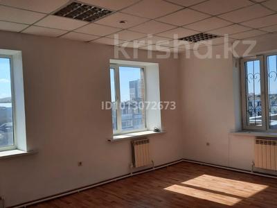 Офисы, салоны красоты, кабинеты и рабочие места, студии · 28 м² за 140 000 ₸ в Костанае