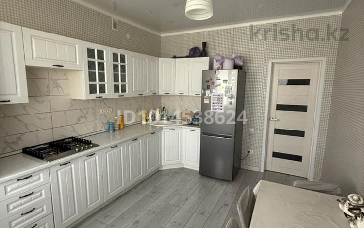 3-комнатная квартира · 98.2 м² · 7/9 этаж, мкр. Алтын орда, Ораз Татеулы 5А за 36.5 млн ₸ в Актобе — фото 2
