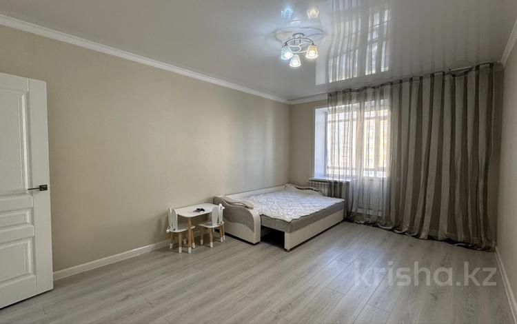 1-комнатная квартира · 38.8 м² · 3/7 этаж, Ахмета Байтурсынова 46/1 за 200 000 ₸ в Астане, Алматы р-н — фото 2