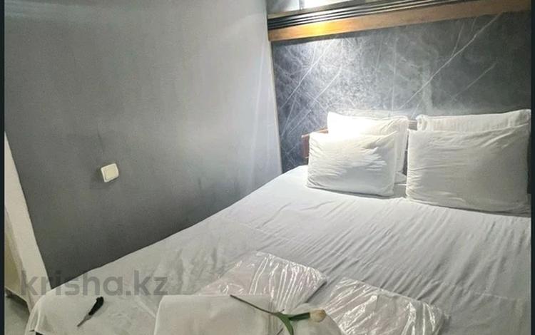 1-комнатная квартира · 57 м² · 2/5 этаж, мкр Юго-Восток 12 — Мечети за 15 000 ₸ в Караганде, Казыбек би р-н — фото 3