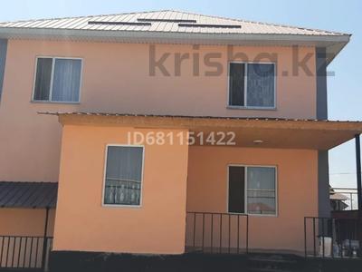 Отдельный дом · 4 комнаты · 200 м² · 5 сот., мкр Альмерек — улица Четвертая за 550 000 〒 в Алматы, Турксибский р-н