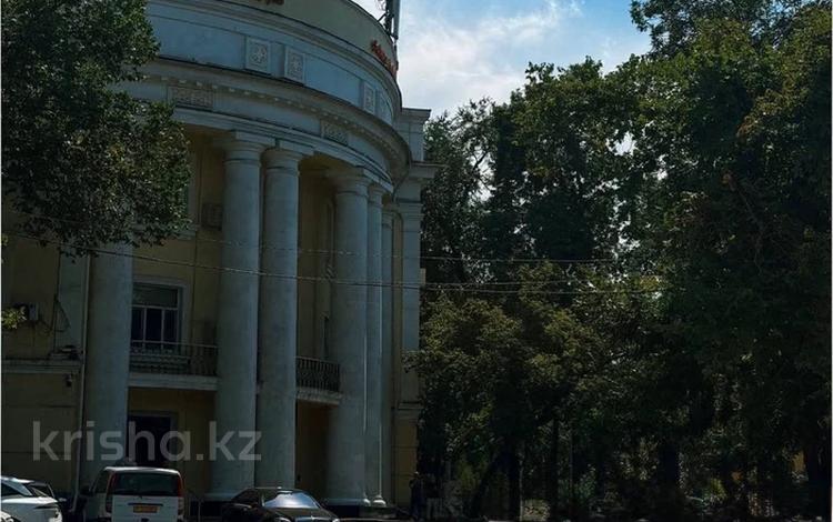 2-бөлмелі пәтер · 57 м² · 2/3 қабат, толе Би 49, бағасы: 65 млн ₸ в Алматы, Медеуский р-н — фото 2