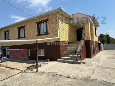 Отдельный дом · 8 комнат · 400 м² · 9 сот., мкр Самал 11 — 24 за 65 млн 〒 в Атырау