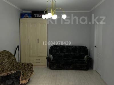 Пәтерлер в Алматы: 1-бөлмелі пәтер · 49 м² · 1/5 қабат · ай сайын, Халиуллина 172/1к, бағасы: 220 000 〒 1-бөлмелі пәтер · 49 м² · 1/5 қабат · ай сайын, Халиуллина 172/1к, бағасы: 220 000 〒 в Алматы, Медеуский р-н