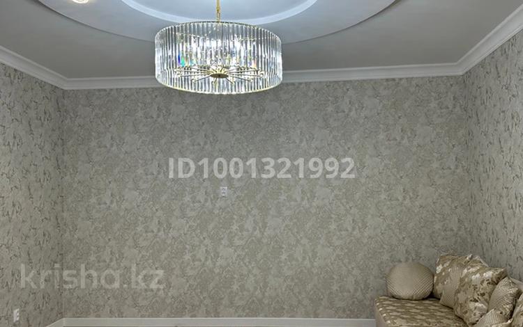 2-комнатная квартира · 102.9 м² · 8/10 этаж, К. Сатпаева 5 Б — Возле Кондитерской «Ваниль» за 50 млн 〒 в Актобе — фото 2