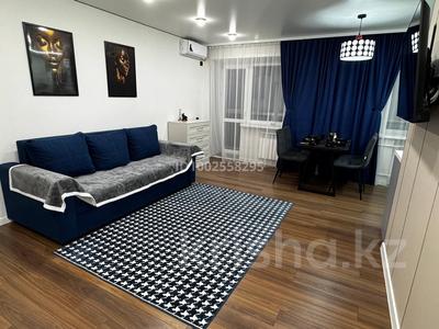 2-бөлмелі пәтер · 45 м² · 2/5 қабат, Кайсенова 32, бағасы: 350 000 〒 в Усть-Каменогорске, Ульбинский
