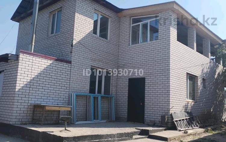 Жеке үй · 6 бөлме · 200 м² · 8 жүзд., Семейтавская 43 — Сш33 школа, бағасы: 27 млн ₸ — фото 2