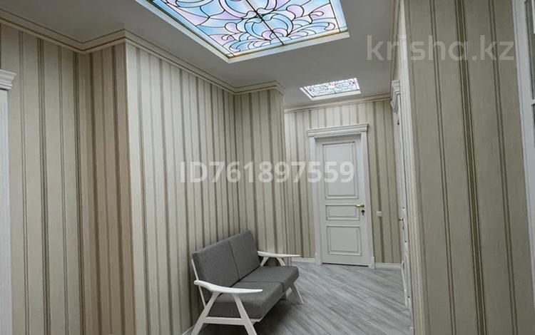 4-комнатная квартира · 160 м² · 14/16 этаж, мкр Сары Арка, Пр.Тайманова 48 — Тайманова 48 за 800 000 ₸ в Атырау — фото 2