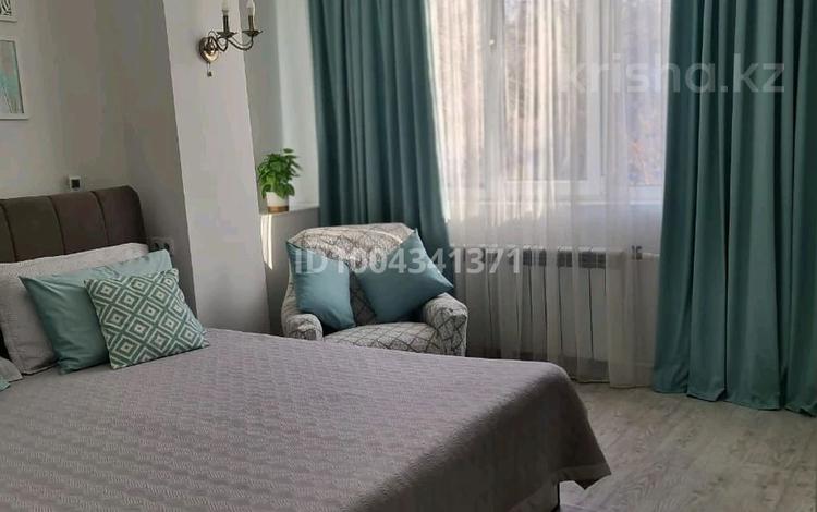 2-бөлмелі пәтер · 70 м² · 2/7 қабат, Гоголя 77 — Назарбаева, бағасы: 27 000 ₸ в Алматы, Алмалинский р-н — фото 2