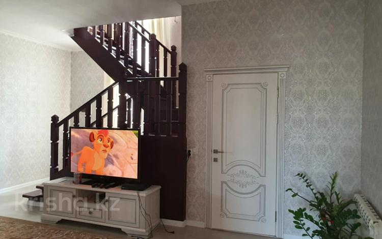 Отдельный дом · 6 комнат · 400 м², мкр Геолог, Мкр. Геолог за 700 000 〒 в Атырау — фото 2