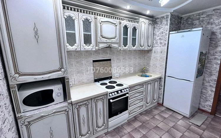 2-бөлмелі пәтер · 50 м² · 9/9 қабат · ай сайын, Назарбаева 44, бағасы: 170 000 〒 в Павлодаре — фото 2