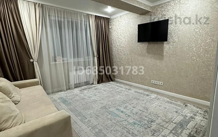 2-комнатная квартира, 52 м², 2/5 этаж помесячно, Халиуллина 172 к1 за 250 000 〒 в Алматы — фото 9
