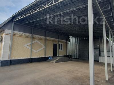 Отдельный дом · 6 комнат · 700 м² · 10 сот., мкр Акбулак, Мукаева 48 — Рыскулова за 3.7 млн ₸ в Алматы, Алатауский р-н