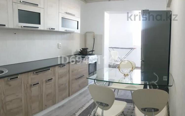 3-бөлмелі пәтер · 64 м² · 5/5 қабат, Казантаева 8 — Казбек би Токмаганбетова, бағасы: 12.8 млн ₸ в  — фото 2