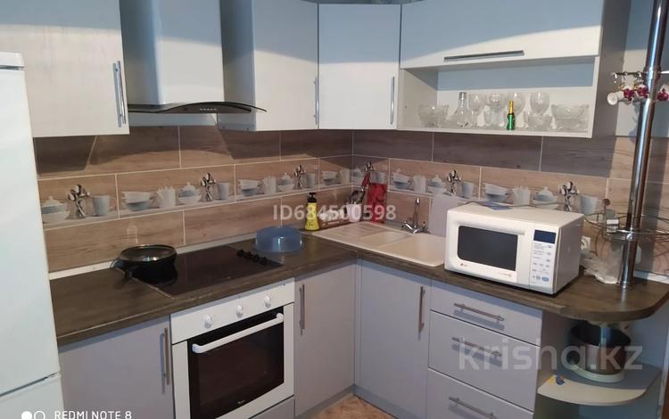 2-бөлмелі пәтер · 65 м² · 4/5 қабат, Майкудук, 15й микрорайон 20/3 — Горняк, бағасы: 160 000 ₸ в Караганде, Алихана Бокейханова р-н — фото 2