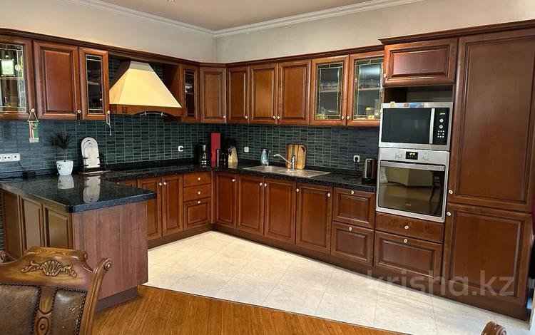 4-комнатная квартира · 160 м² · 4/9 этаж, Аль-Фараби за 166 млн ₸ в Алматы, Медеуский р-н — фото 2