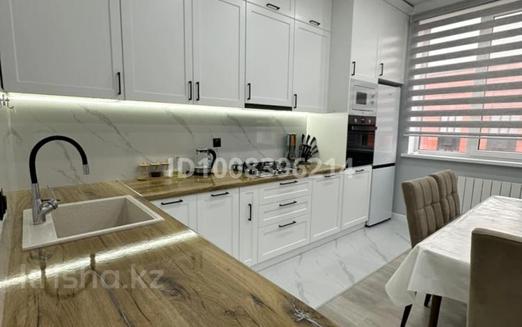 2-бөлмелі пәтер · 75.8 м² · 9/9 қабат, Нұрсая ш/а., Абулхайыр хана 74-9, бағасы: 380 000 ₸ в Атырау, мкр Нурсая — фото 2
