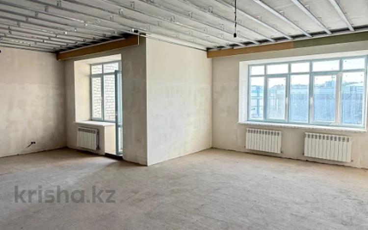 4-бөлмелі пәтер · 180 м² · 3/7 қабат, мкр. Алтын орда, пр.Тауелсиздик, бағасы: 81 млн ₸ в Актобе — фото 2
