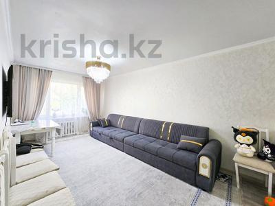 3-комнатная квартира · 60 м² · 1/5 этаж, Самал 40 — Супермаркет "Той март" за 19 млн 〒 в Талдыкоргане, мкр Самал