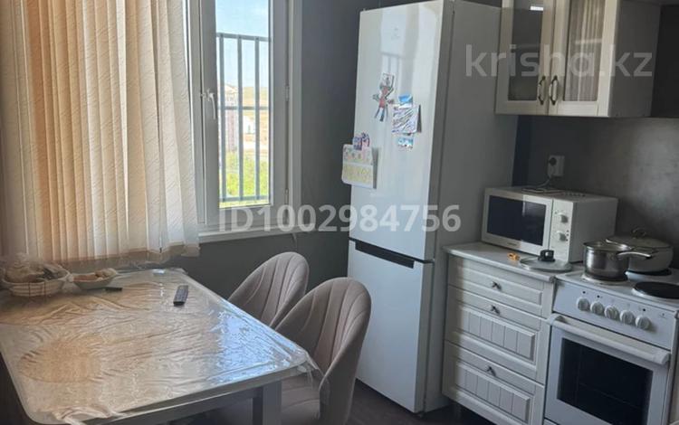 3-комнатная квартира · 70 м² · 6/6 этаж, Жастар 29/1 за 250 000 ₸ в Усть-Каменогорске — фото 2