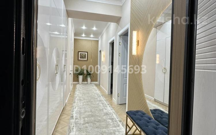 3-комнатная квартира · 85 м² · 8/15 этаж, 17-й мкр 87/4 за 36.2 млн ₸ в Актау — фото 2