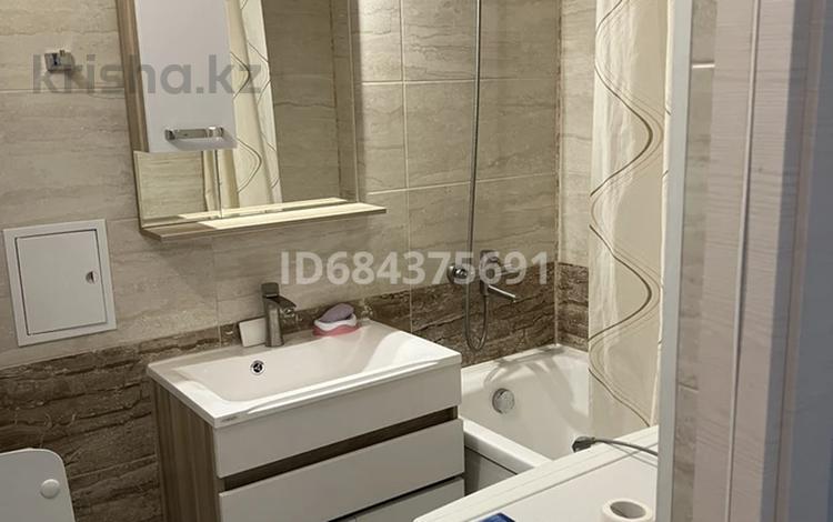 2-комнатная квартира · 43 м² · 2/5 этаж, мкр Центральный, Махамбета 130 за 220 000 ₸ в Атырау — фото 4
