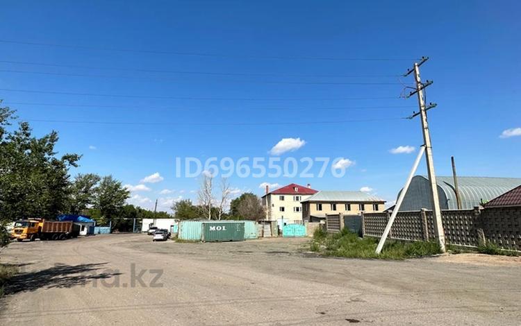 Свободное назначение, офисы, магазины и бутики, склады, азс, автосервисы и автомойки, общепит, салоны красоты, бани, гостиницы и зоны отдыха, фитнес и спорт, медцентры и аптеки, образование, развлечения, конференц-залы, кабинеты и рабочие места, студии · 1000 м² за 4 млн 〒 в Астане, р-н Байконур — фото 2