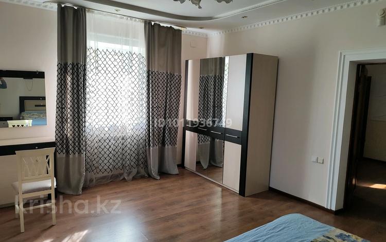 3-комнатная квартира · 130 м² · 2/3 этаж, Шамина за 330 000 ₸ в Атырау, мкр Жилгородок — фото 4