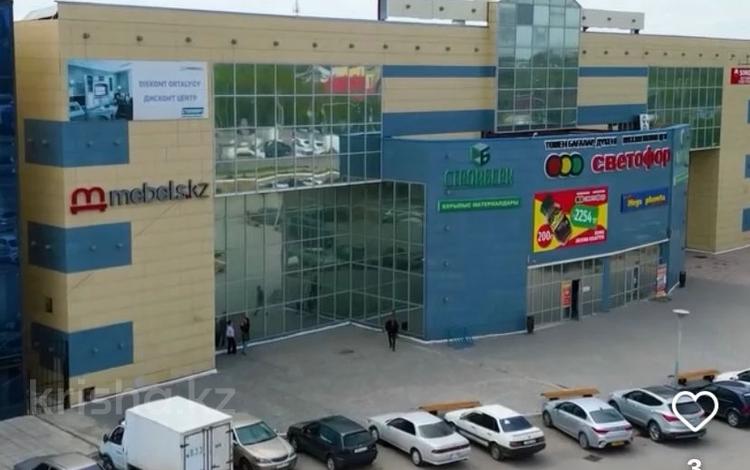 Свободное назначение, офисы, магазины и бутики, салоны красоты, фитнес и спорт, медцентры и аптеки, образование, развлечения, конференц-залы, кабинеты и рабочие места, студии · 825 м² за ~ 2.5 млн 〒 в Караганде, Казыбек би р-н — фото 2