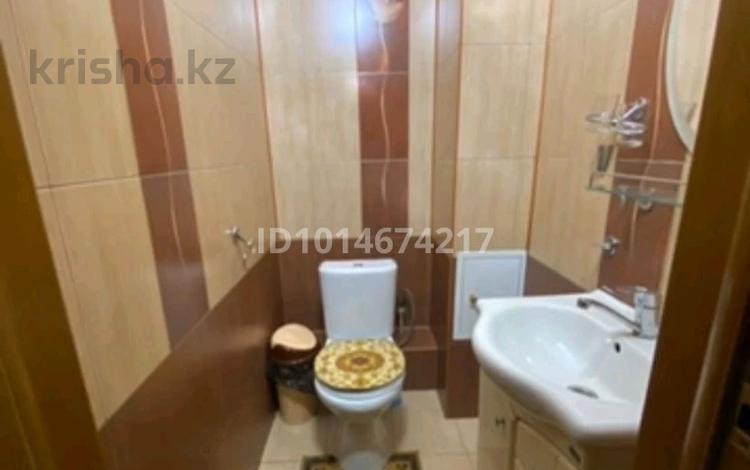 2-комнатная квартира · 70 м² · 3/9 этаж, Московская 18 — 14 школы за 250 000 ₸ в Астане, Сарыарка р-н — фото 2