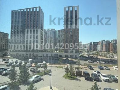 2-комнатная квартира · 70 м² · 3/12 этаж, Мухамедханова 4а за 500 000 ₸ в Астане, Нура р-н