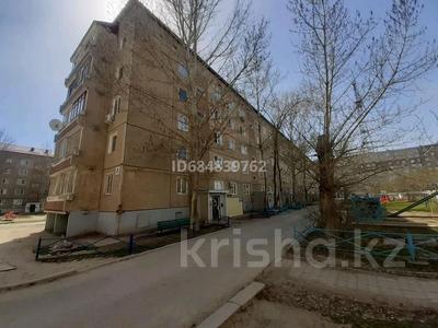 2-комнатная квартира, 48.8 м², 5/5 этаж, 10 мкр 8 — ДДО#3, школа-лицей #6, музей. за 17.7 млн 〒 в Аксае