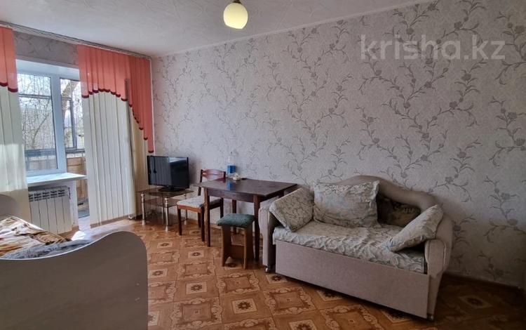 1-комнатная квартира, 30.3 м², 3/5 этаж, Назарбаева 7 за 13 млн 〒 в Усть-Каменогорске — фото 3