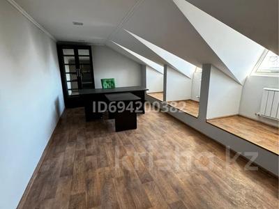 4-бөлмелі пәтер · 112 м² · 2 қабат · ай сайын, Кичикова 84, бағасы: 250 000 〒 в 