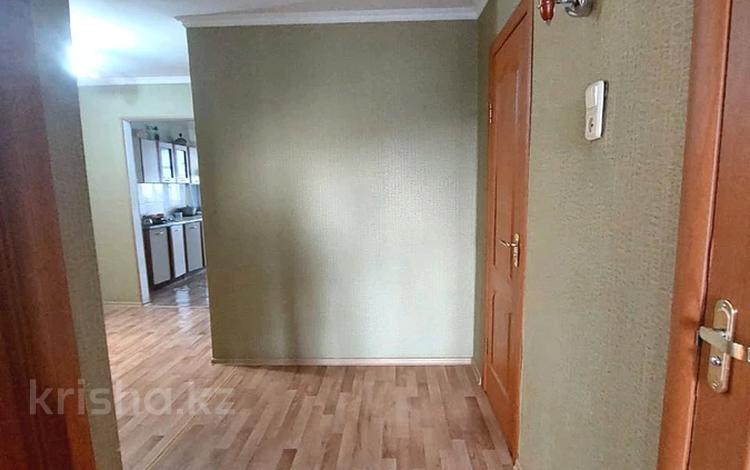 3-комнатная квартира, 69 м², 8/9 этаж, Курмангазы за 18.5 млн 〒 в Уральске — фото 2