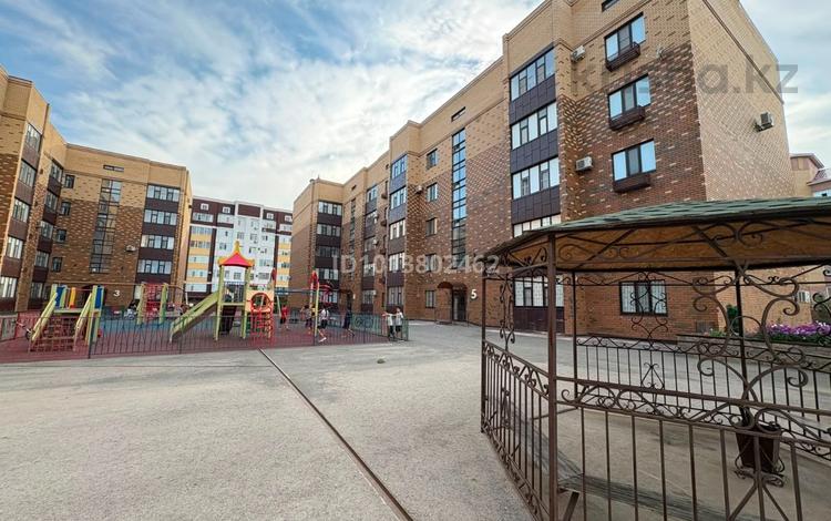 2-бөлмелі пәтер · 105 м² · 3/5 қабат, мкр. Алтын орда 11Г, бағасы: 52 млн ₸ в Актобе — фото 2